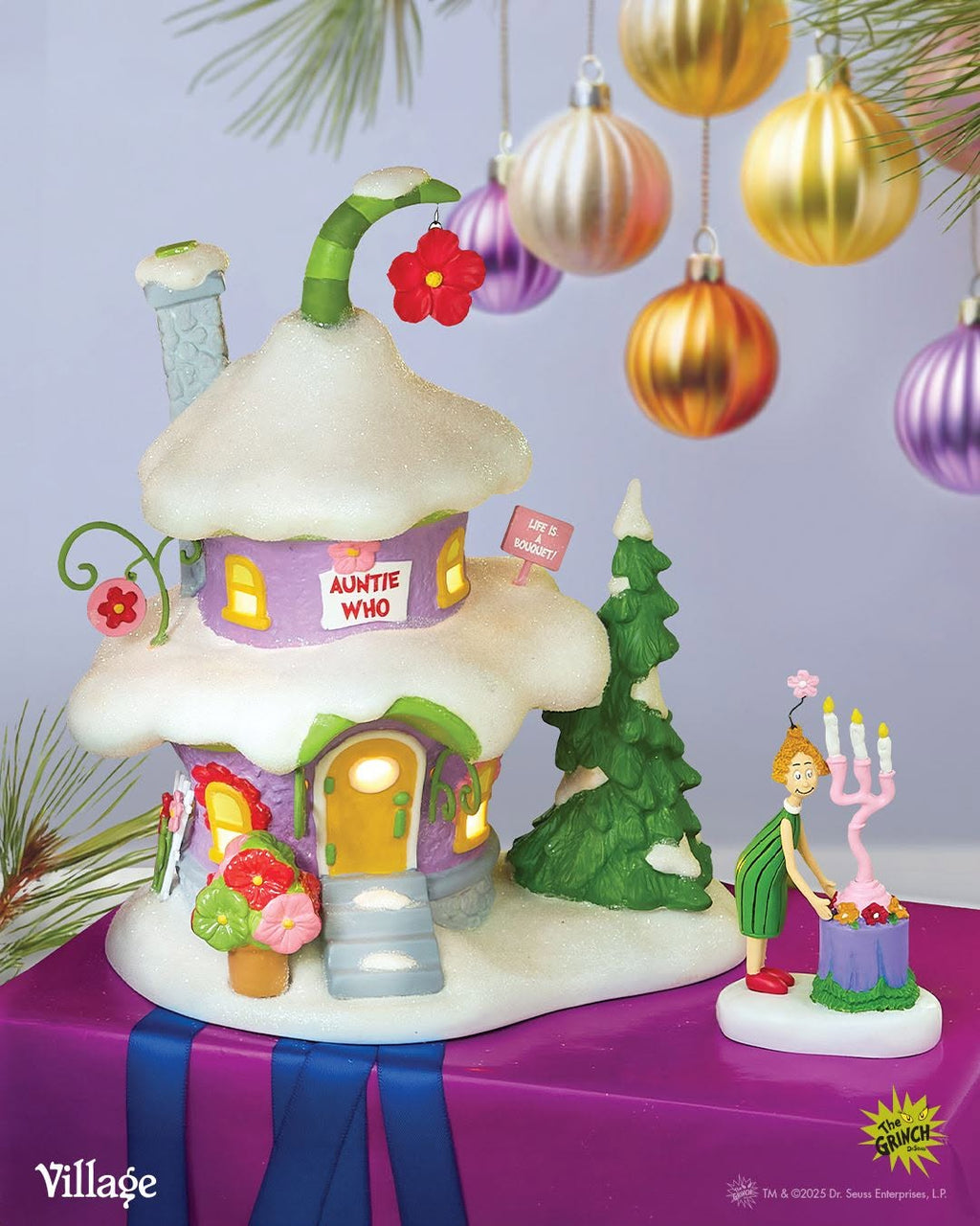 Grinch Auntie Who Sets A Centerpiece