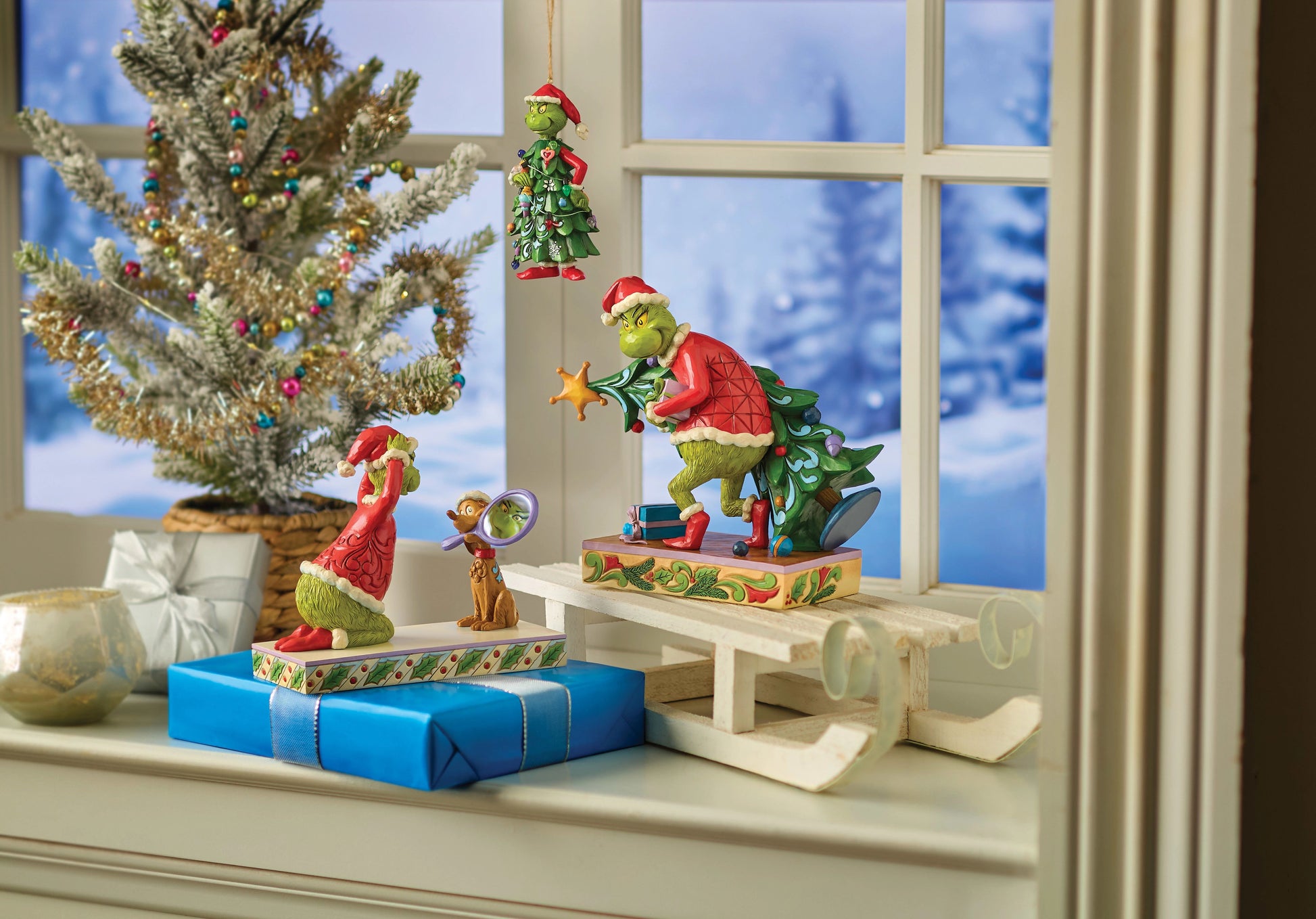 Jim Shore "Max Holding Mirror for Grinch" Figurine **PREORDER ITEM**