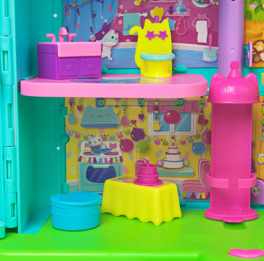 Gabby`s Dollhouse 15-Piece Rainbow-Themed Celebration Dollhouse