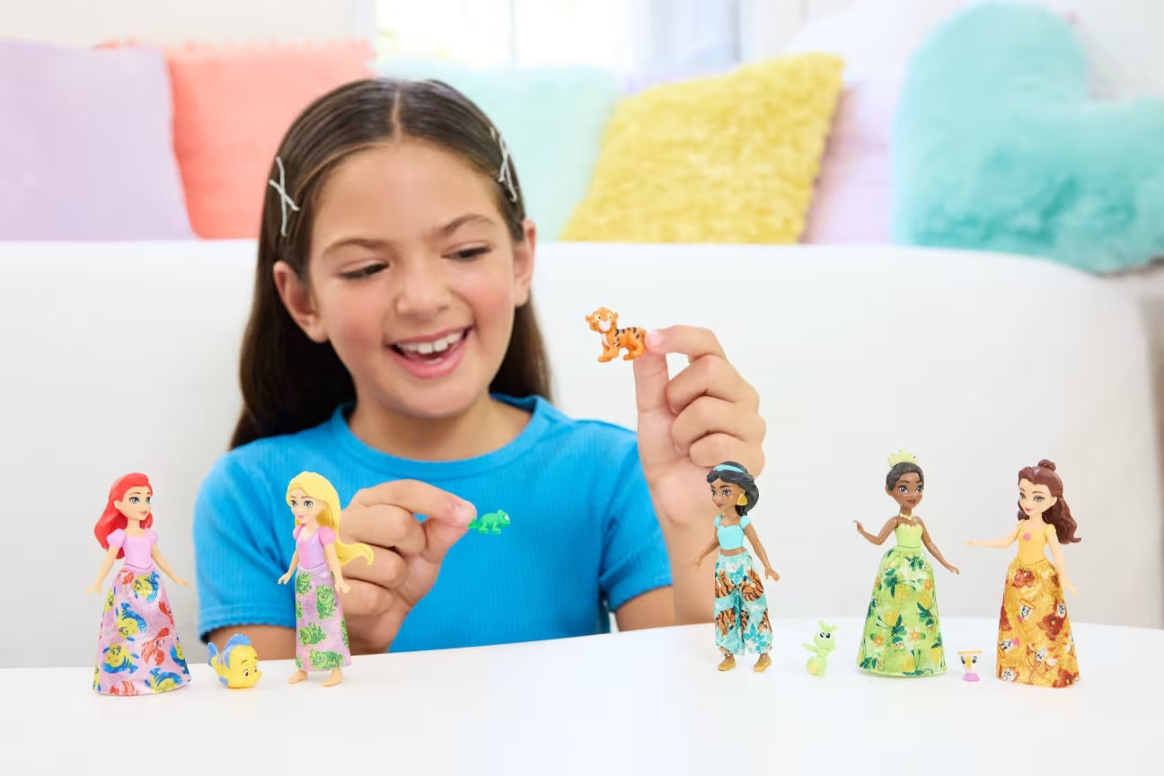 Disney Princess & Friends Set With 5 Small Dolls in Sparkling Outfits & 5 Friend Figures